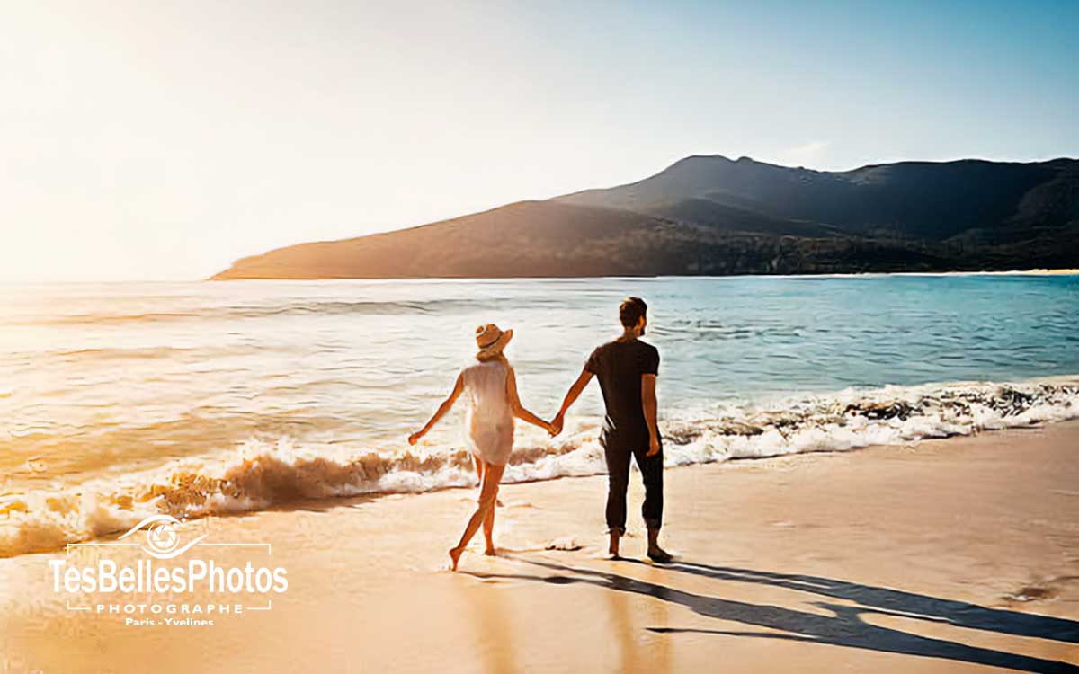 Photographe couple à Saint-Malo – shooting couple romantique sur la plage à Dinard dans l'Ille‑et‑Vilaine